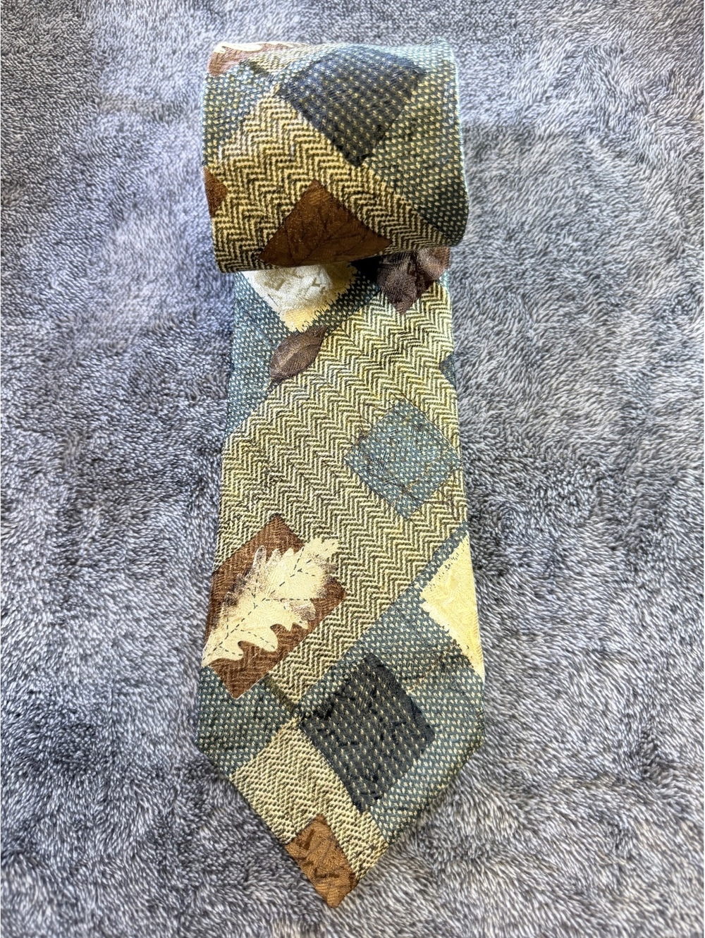 Ermenegildo Zegna Silk Tie with Geometric and Leaf Pattern